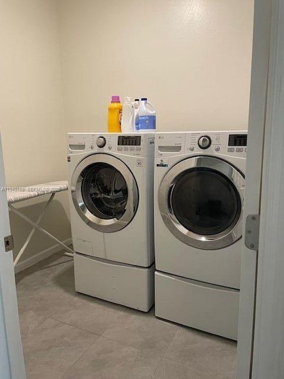 571 Old Country Rd S East Palm Bay, FL 32909 - Photo 29 of 29 a utility room with dryer and washer