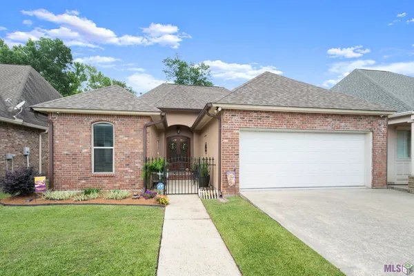 $319,900 | 8425 Le Marie Court, Denham Springs, LA 70706