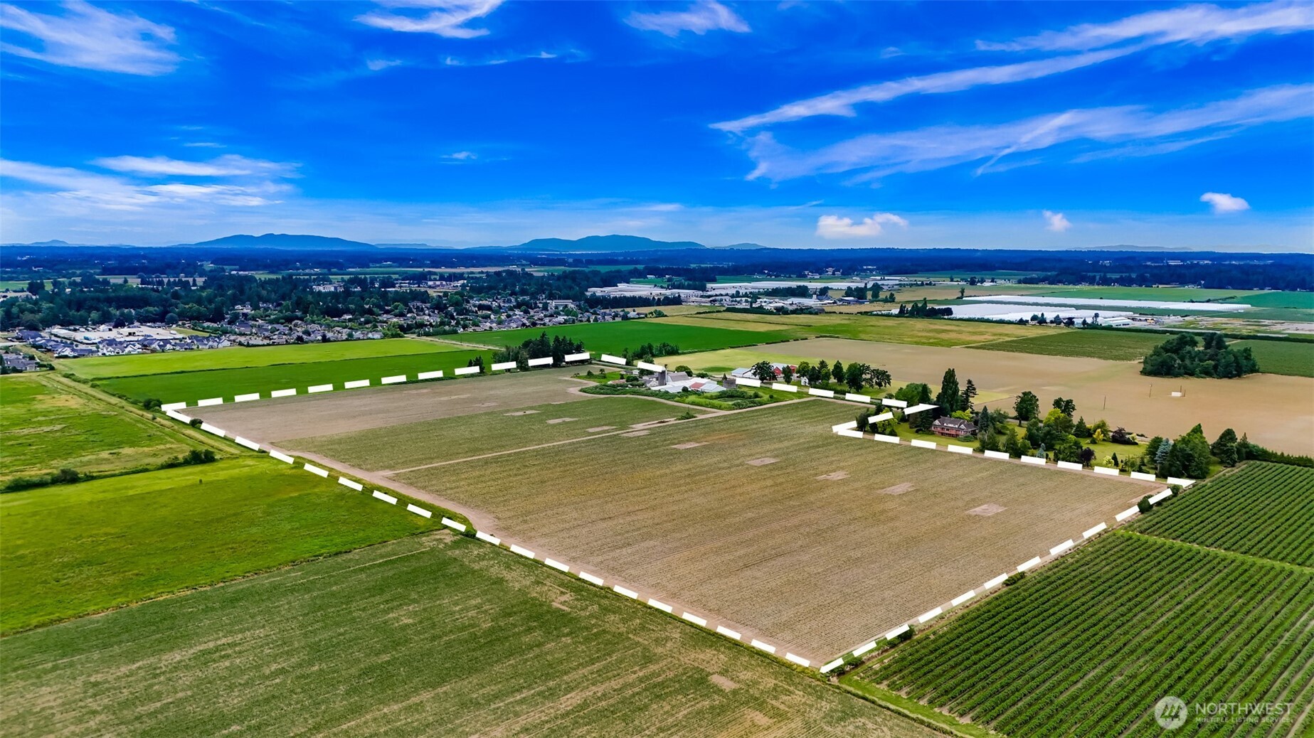 8634 Double Ditch Road Lynden, WA 98264 - Photo 24 of 40 a view of a tennis court