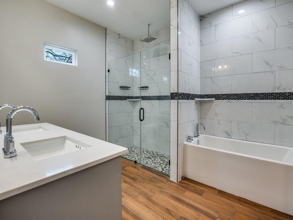 908 East Decatur Street Ennis, TX 75119 - Photo 15 of 22 a bathroom with a bathtub and a sink