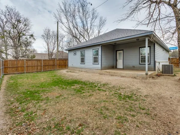 $299,900 | 908 East Decatur Street, Ennis, TX 75119