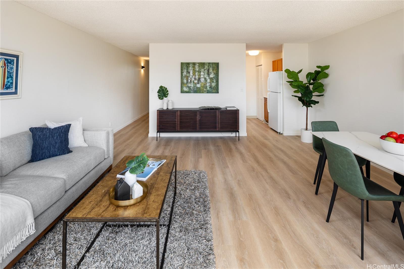 2092 Kūhiō Avenue, Unit 1003 Honolulu, HI 96815 - Photo 5 of 17 a living room with furniture and a potted plant