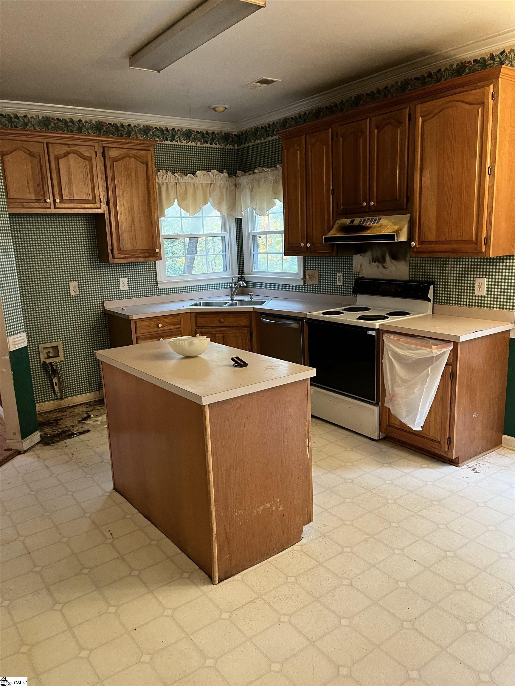 6 Moss Spring Court Simpsonville, SC 29680 - Photo 15 of 49