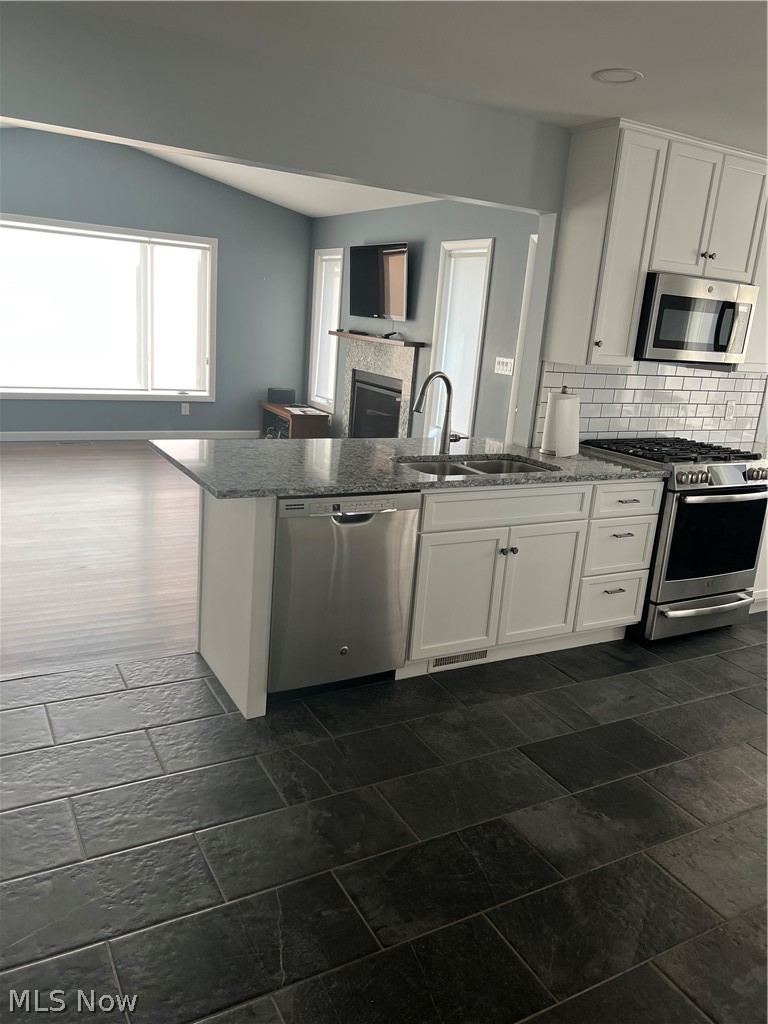 1747 Pleasant Valley Road Northeast New Philadelphia, OH 44663 - Photo 2 of 27