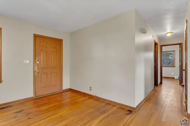 $185,000 | 3231 Southwest 30th Terrace, Topeka, KS 66614