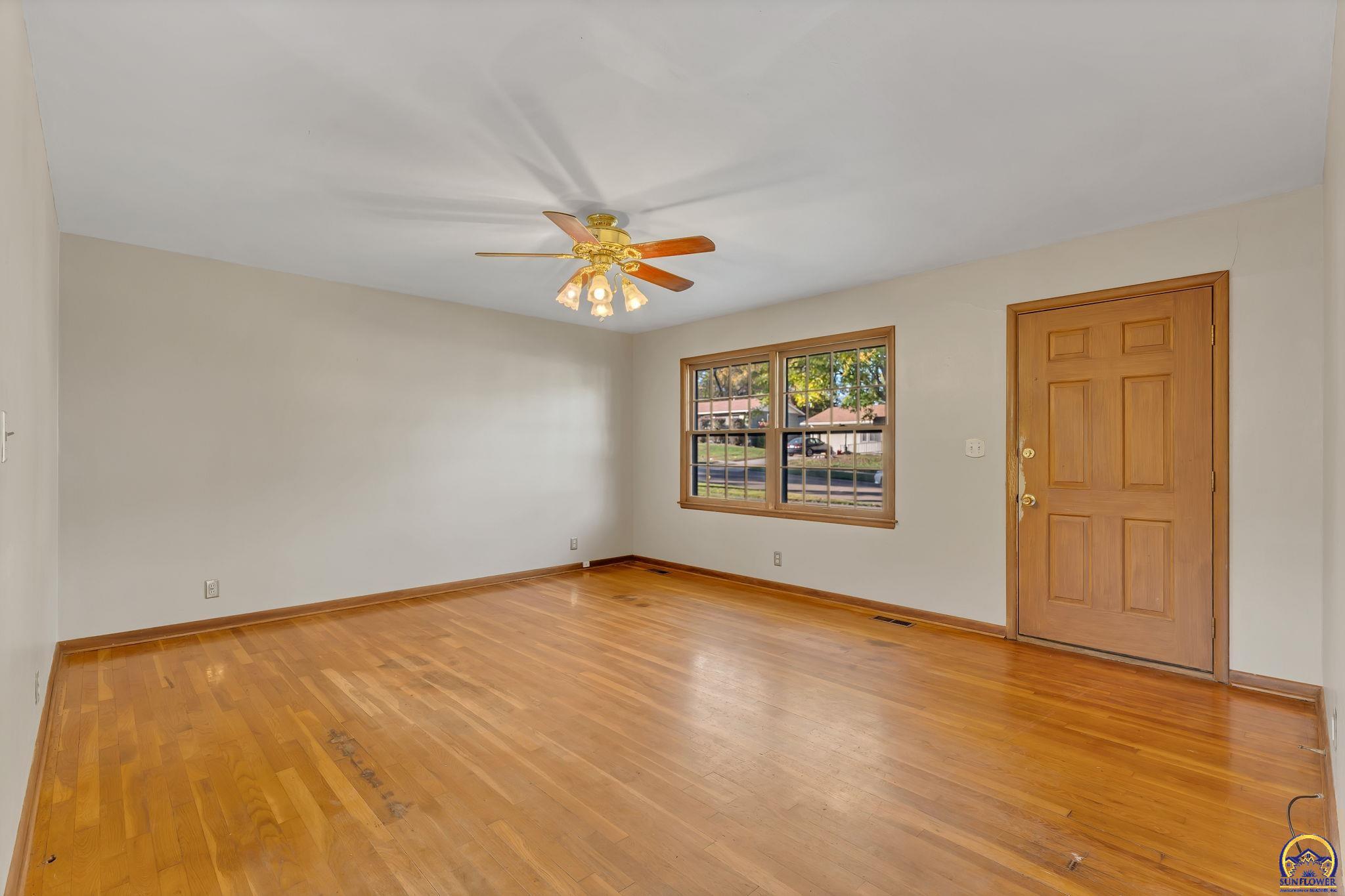 3231 Southwest 30th Terrace Topeka, KS 66614 - Photo 13 of 31