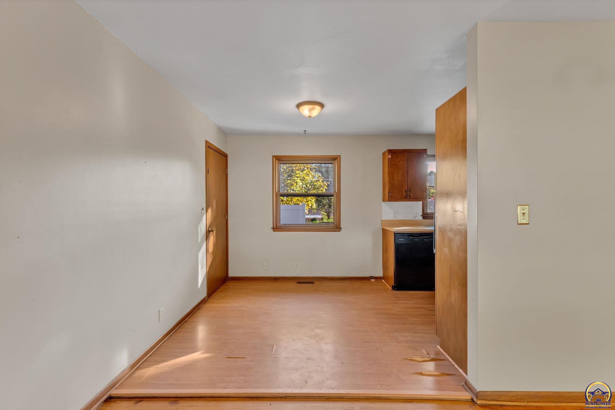 3231 Southwest 30th Terrace Topeka, KS 66614 - Photo 15 of 31