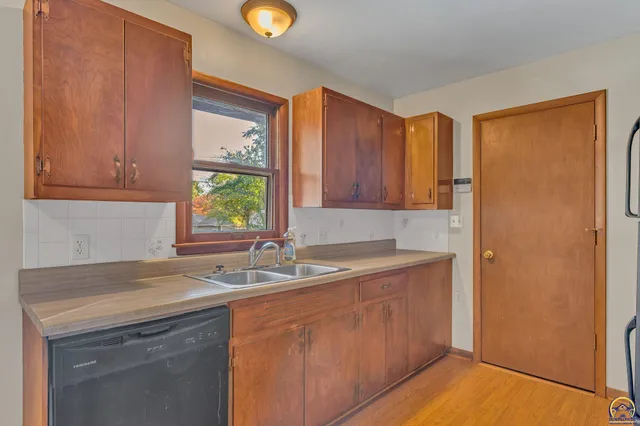 $185,000 | 3231 Southwest 30th Terrace, Topeka, KS 66614