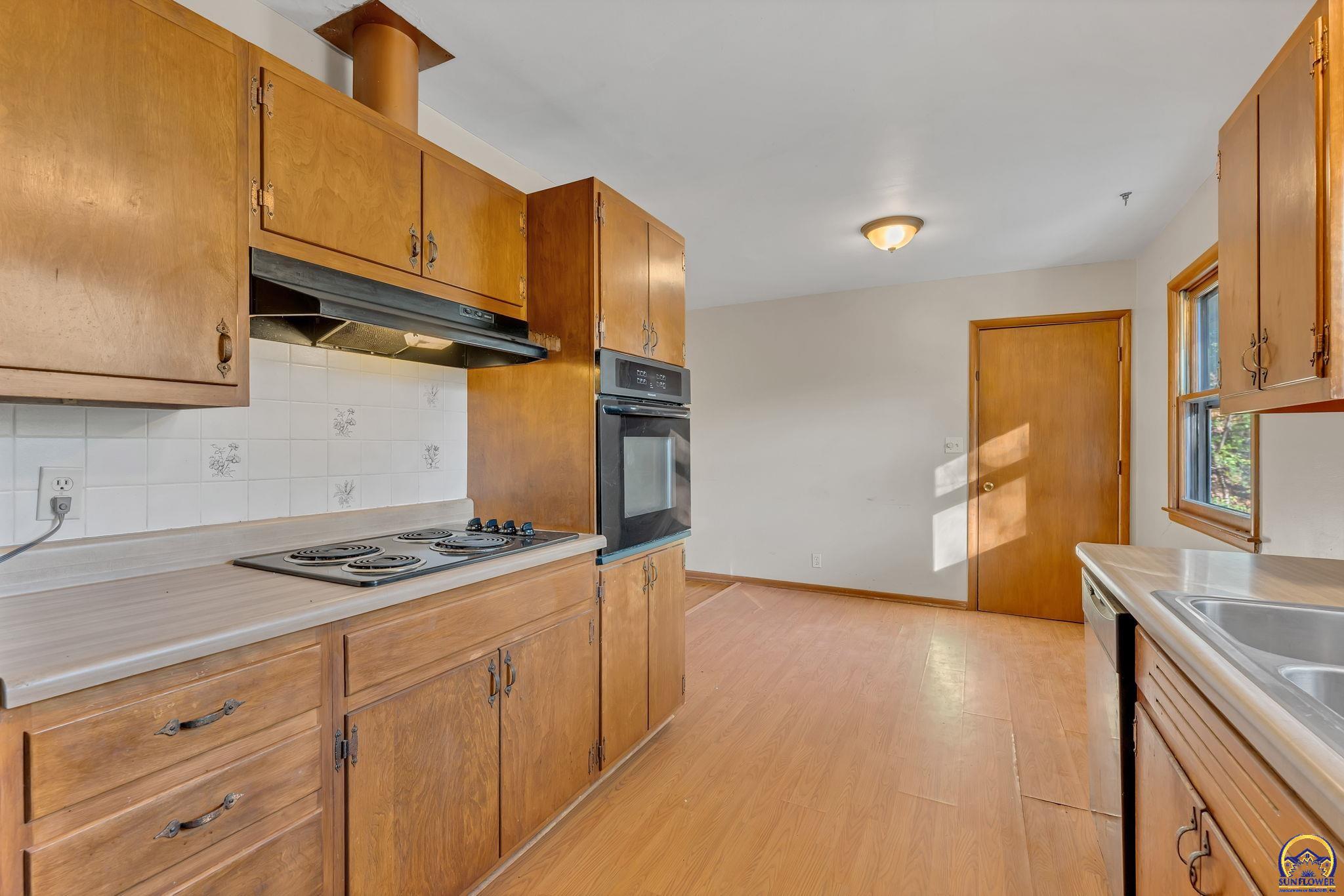 3231 Southwest 30th Terrace Topeka, KS 66614 - Photo 19 of 31