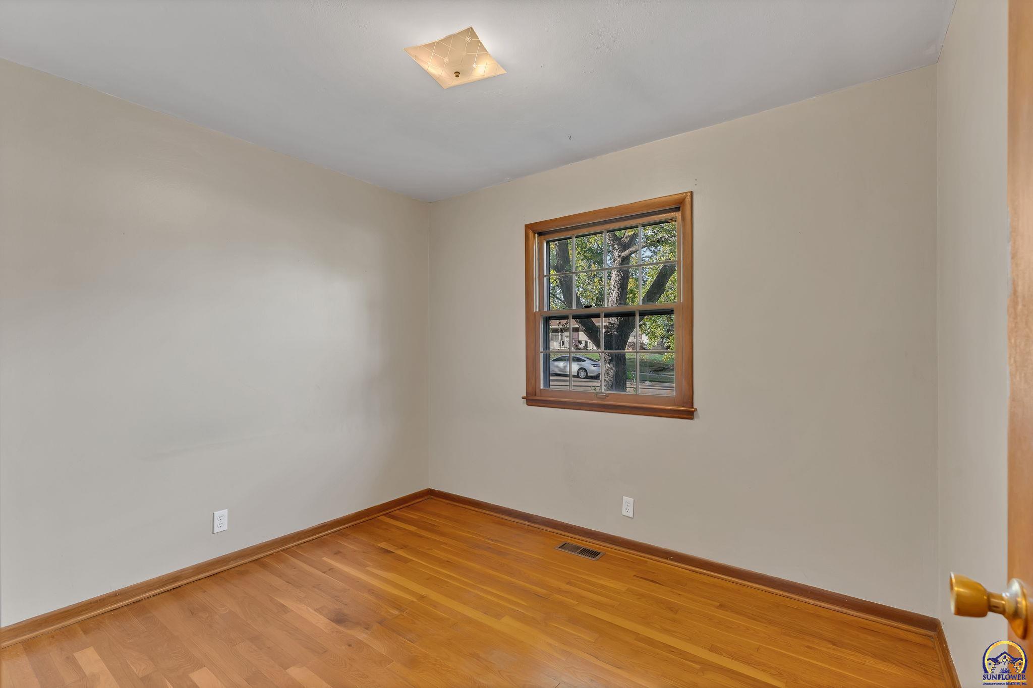 3231 Southwest 30th Terrace Topeka, KS 66614 - Photo 20 of 31