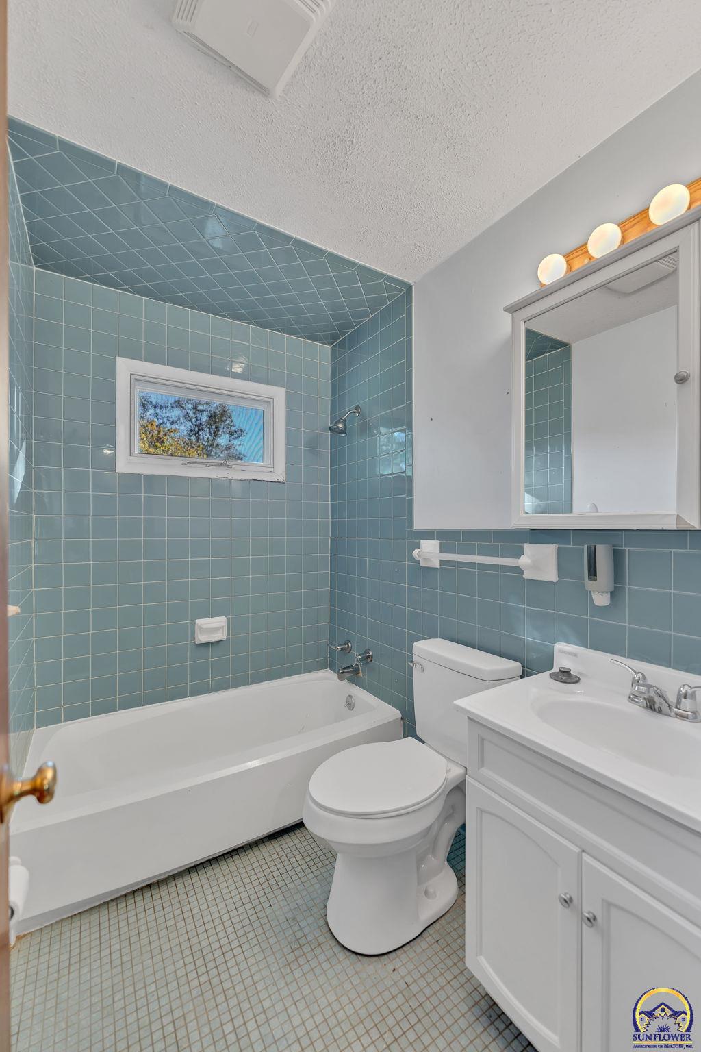 3231 Southwest 30th Terrace Topeka, KS 66614 - Photo 25 of 31