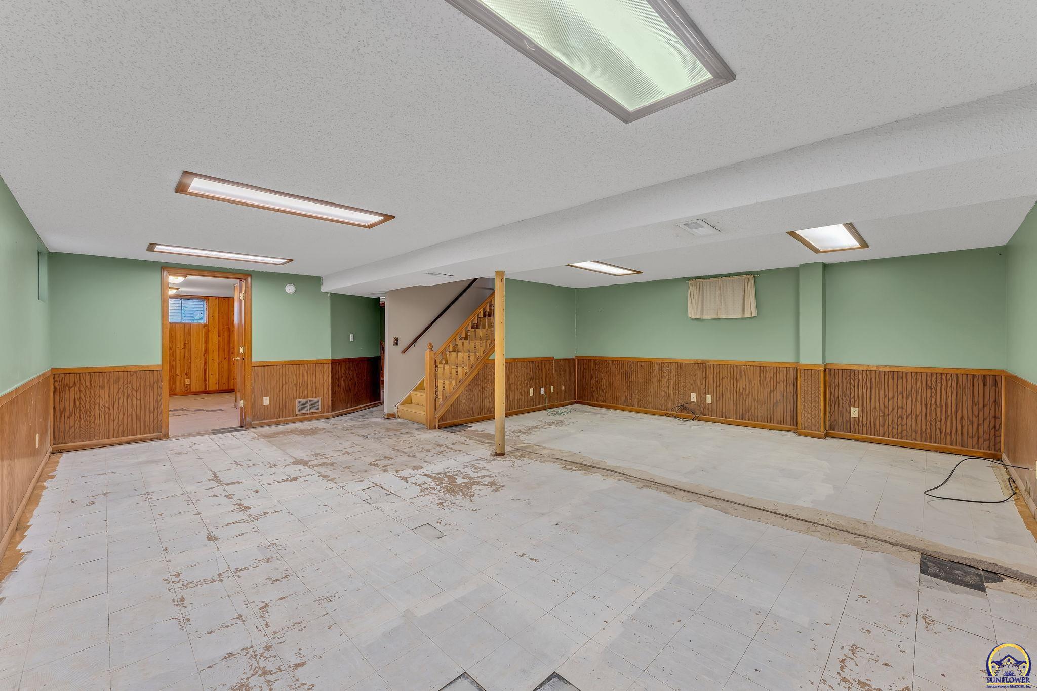 3231 Southwest 30th Terrace Topeka, KS 66614 - Photo 28 of 31