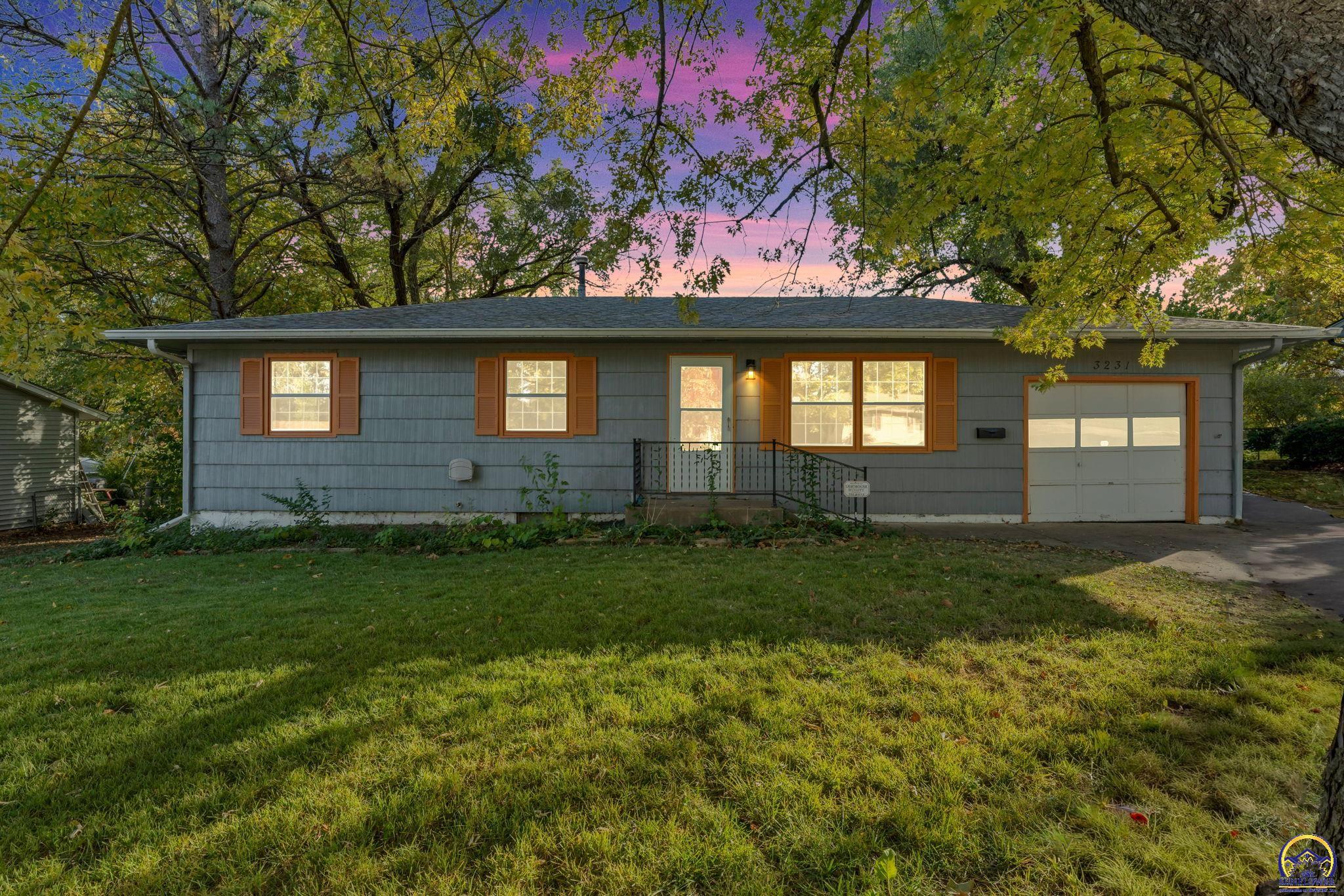 3231 Southwest 30th Terrace Topeka, KS 66614 - Photo 4 of 31