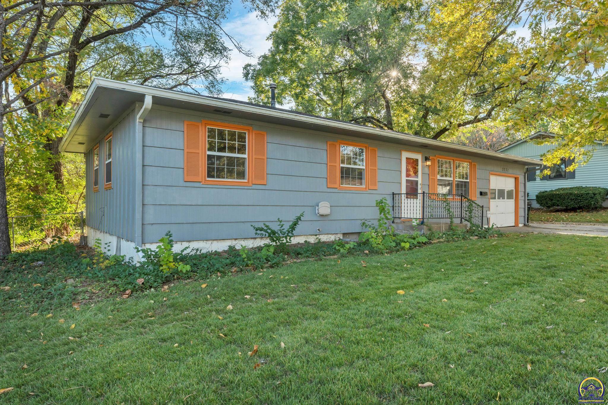 3231 Southwest 30th Terrace Topeka, KS 66614 - Photo 5 of 31