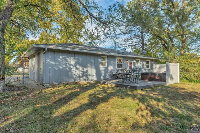 $185,000 | 3231 Southwest 30th Terrace, Topeka, KS 66614