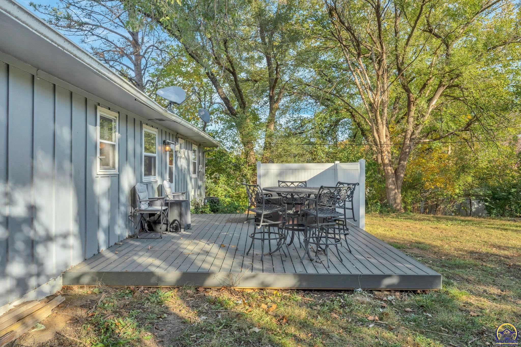 3231 Southwest 30th Terrace Topeka, KS 66614 - Photo 9 of 31