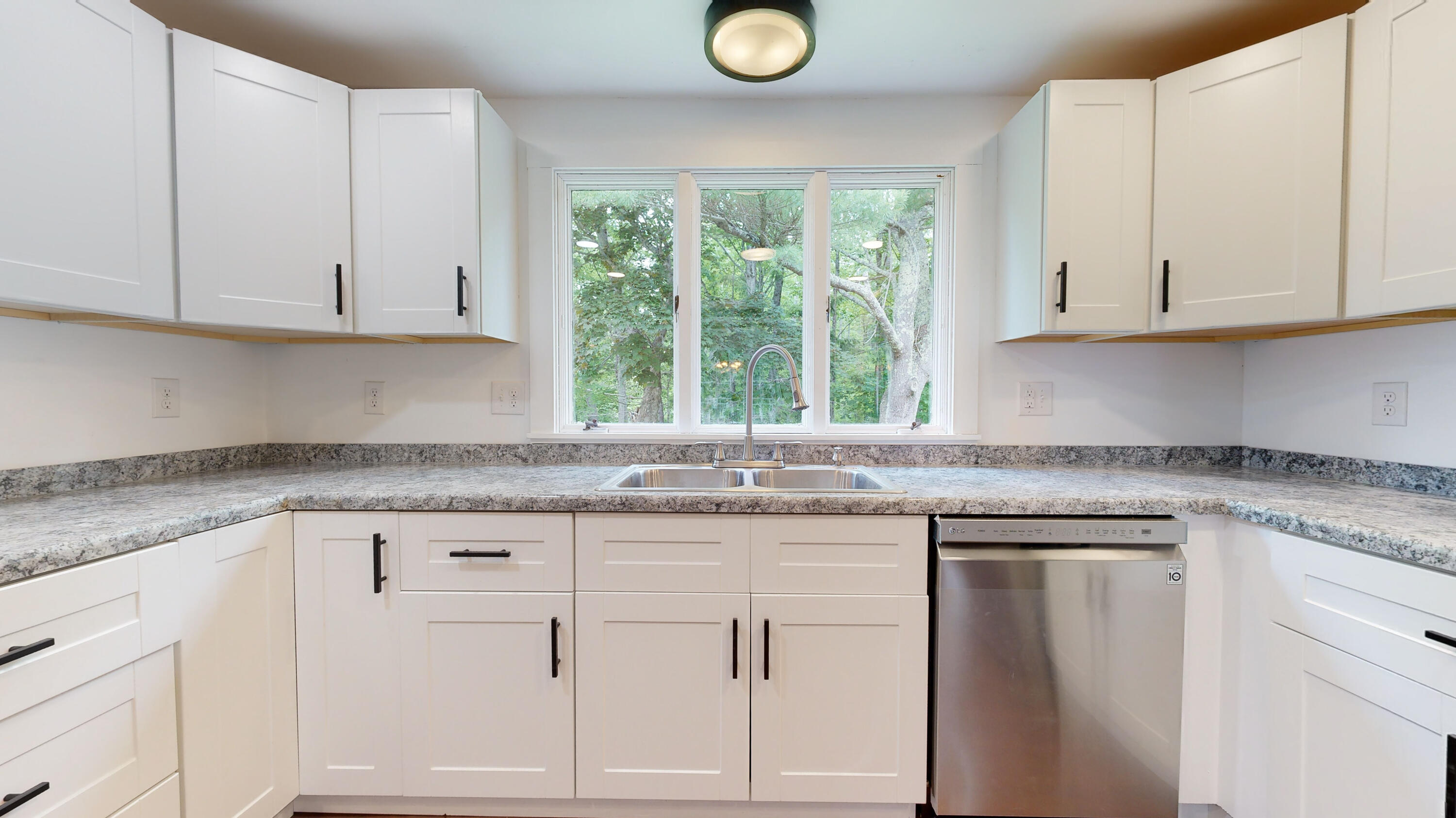 1675 Old Augusta Road Waldoboro, ME 04572 - Photo 5 of 51 Kitchen