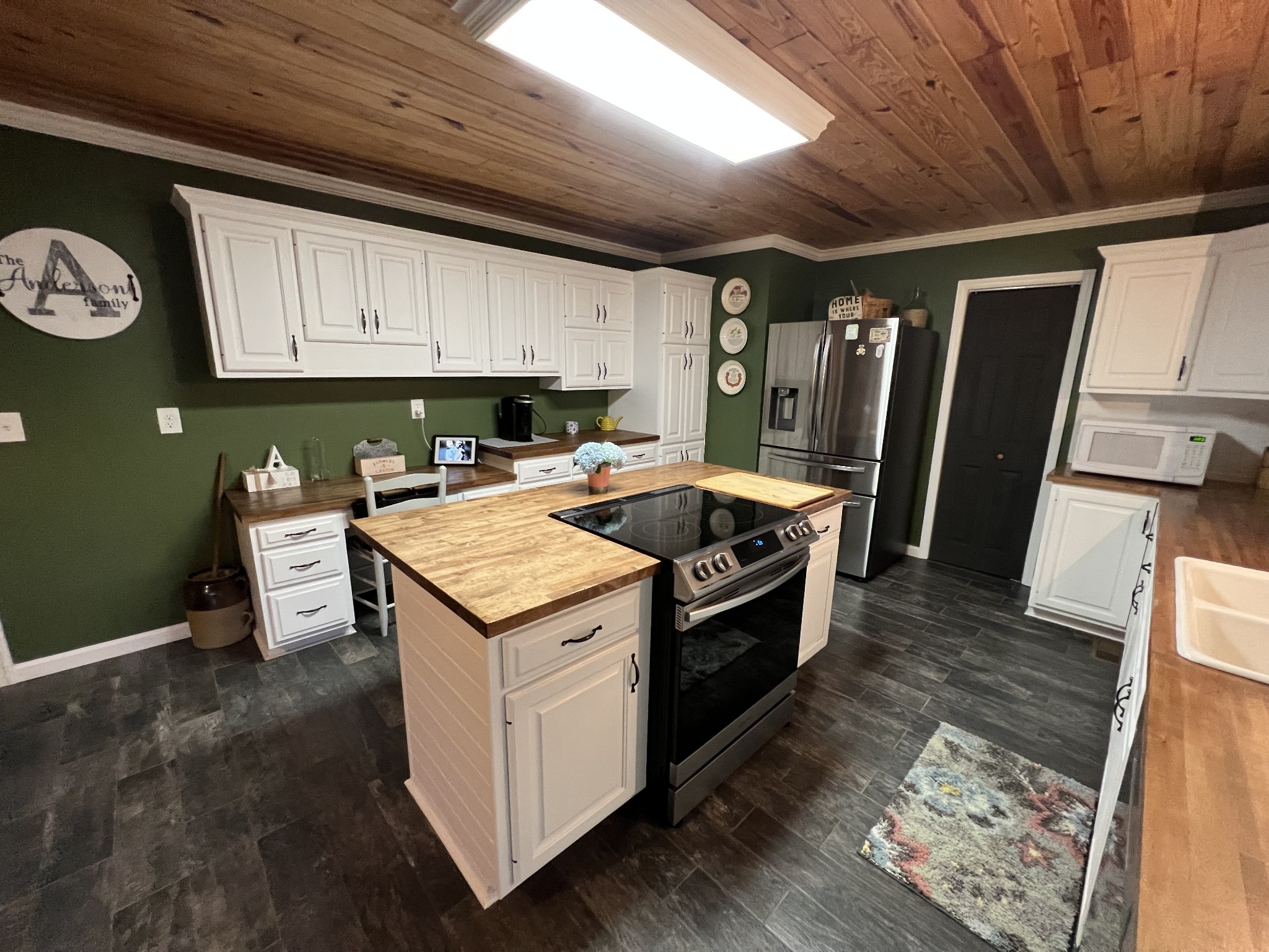 538 Dotson Cemetery Road Decherd, TN 37324 - Photo 28 of 70 a kitchen that has a sink and a stove