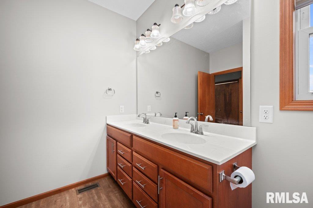 1215 Waverly Road Davenport, IA 52804 - Photo 27 of 34 a bathroom with a sink and a mirror