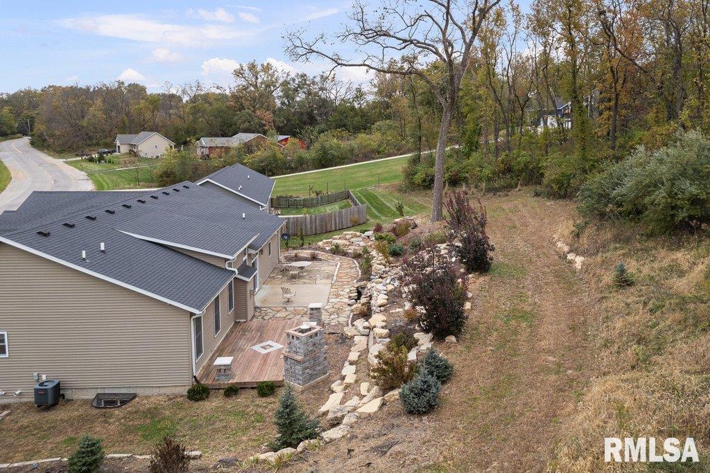 1215 Waverly Road Davenport, IA 52804 - Photo 3 of 34