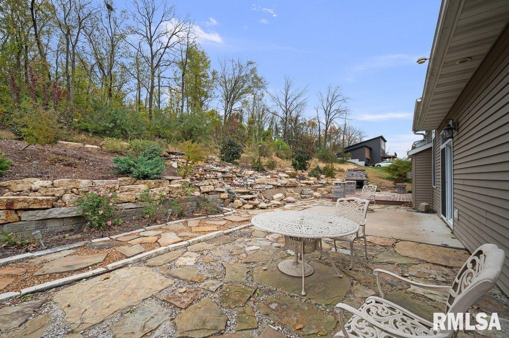 1215 Waverly Road Davenport, IA 52804 - Photo 31 of 34 a view of a backyard with sitting area