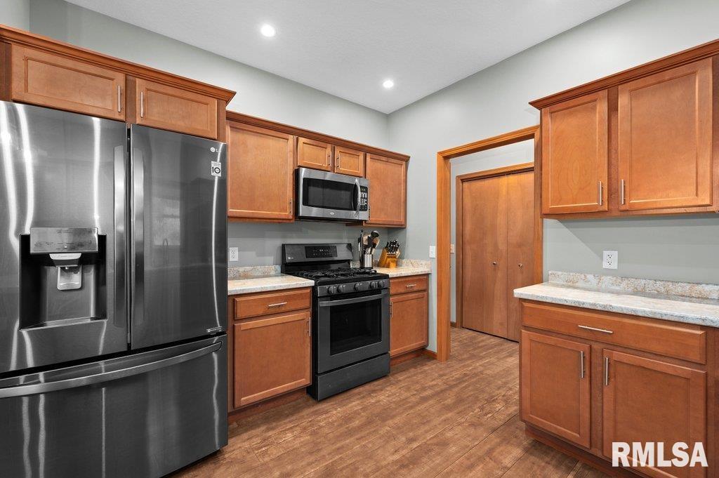 1215 Waverly Road Davenport, IA 52804 - Photo 8 of 34 a kitchen with stainless steel appliances granite countertop a refrigerator stove and microwave