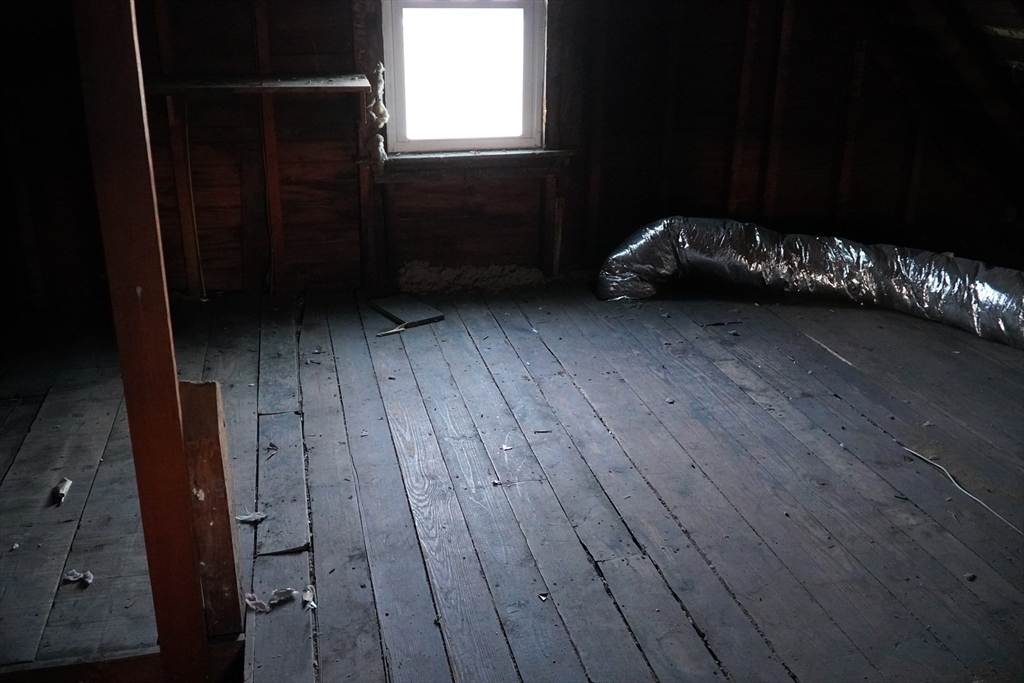 122 Norman Street West Springfield, MA 01089 - Photo 27 of 28 a room with a window