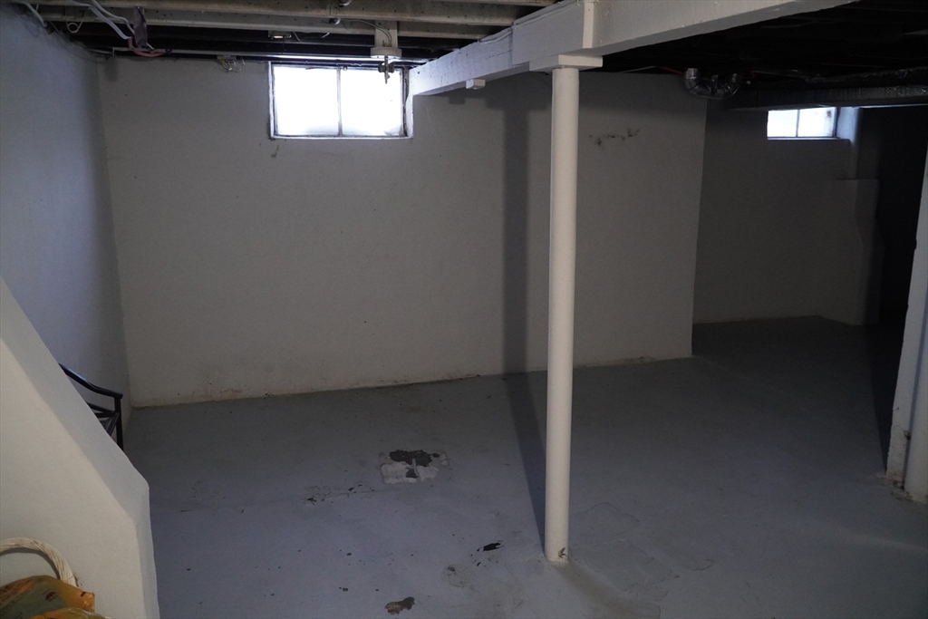 122 Norman Street West Springfield, MA 01089 - Photo 10 of 28