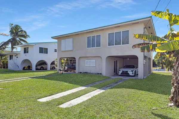 a view of a house with a backyard