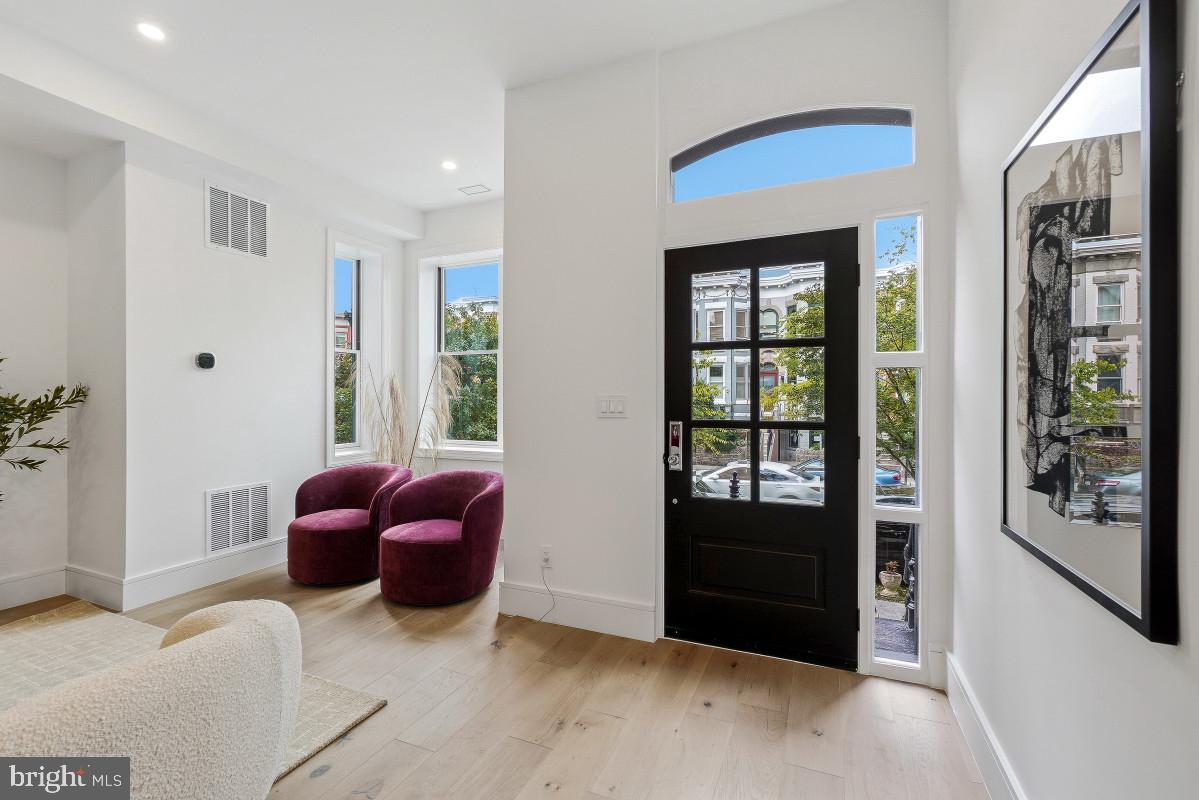 421 4th Street Northeast Washington, DC 20002 - Photo 4 of 51 Gallery Image 4