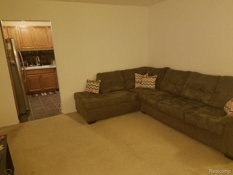 39883 Cheviot Road Canton, MI 48188 - Photo 4 of 18 Living room 3.jpg