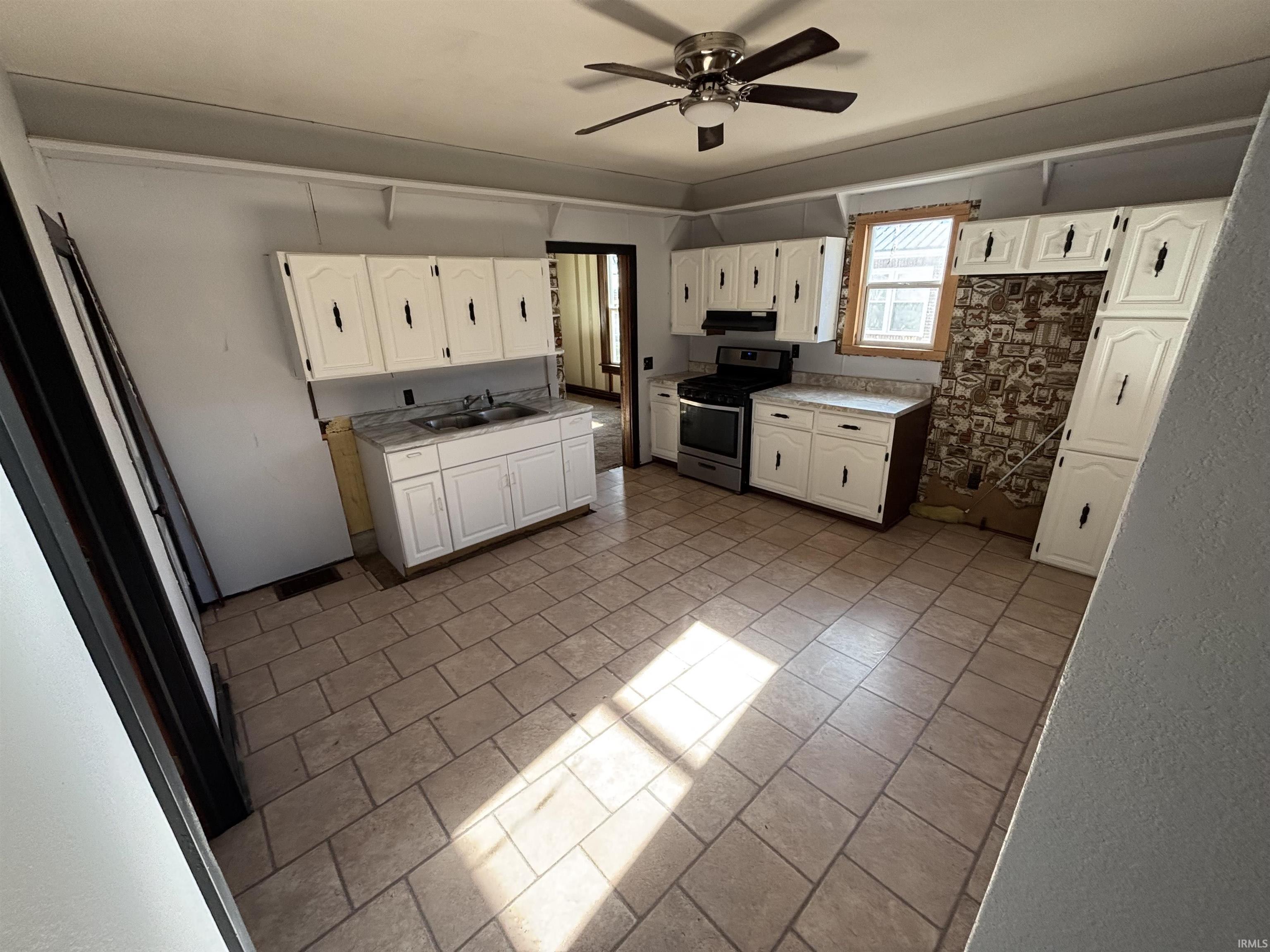 422 Monroe Street Monroeville, IN 46773 - Photo 4 of 26