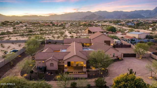 a view of a back yard of the house