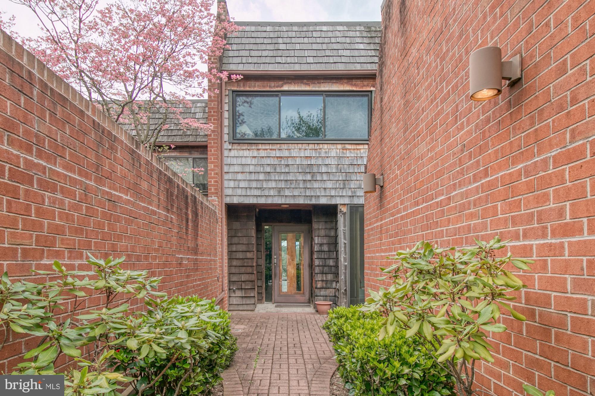 508 Old Crossing Drive Baltimore, MD 21208 - Photo 5 of 47 Walkway to front door.