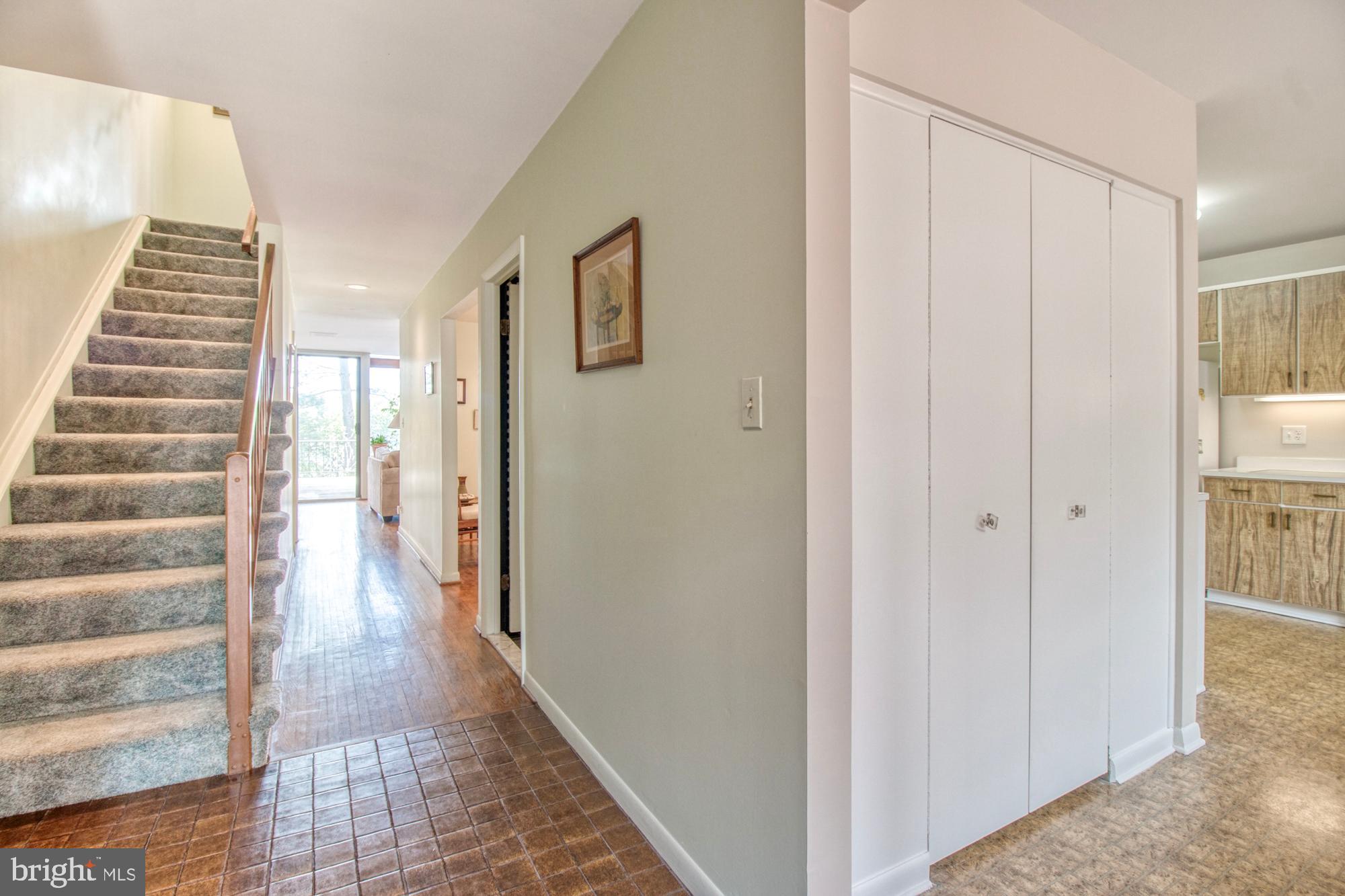 508 Old Crossing Drive Baltimore, MD 21208 - Photo 7 of 47 Foyer