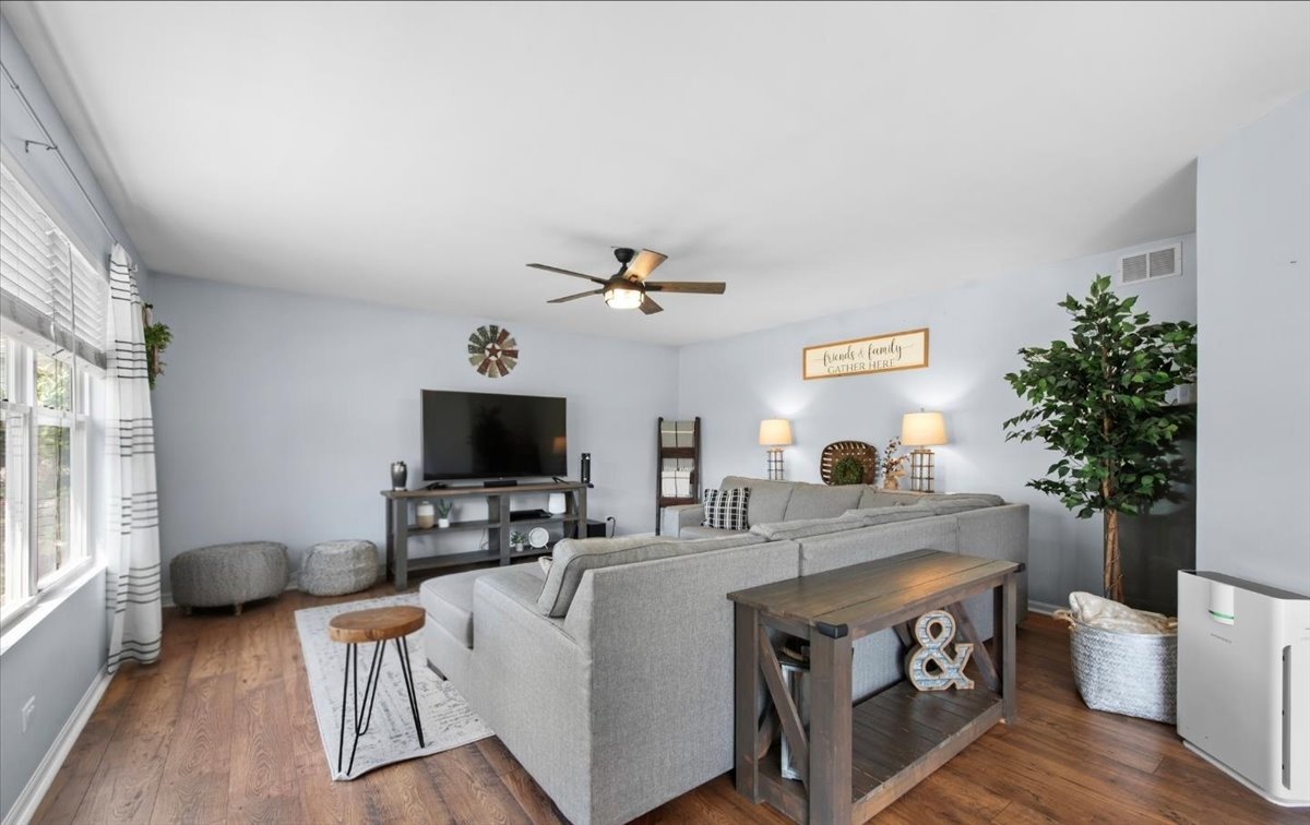 10419 Evendale Road Huntley, IL 60142 - Photo 8 of 32 Gallery Image 8