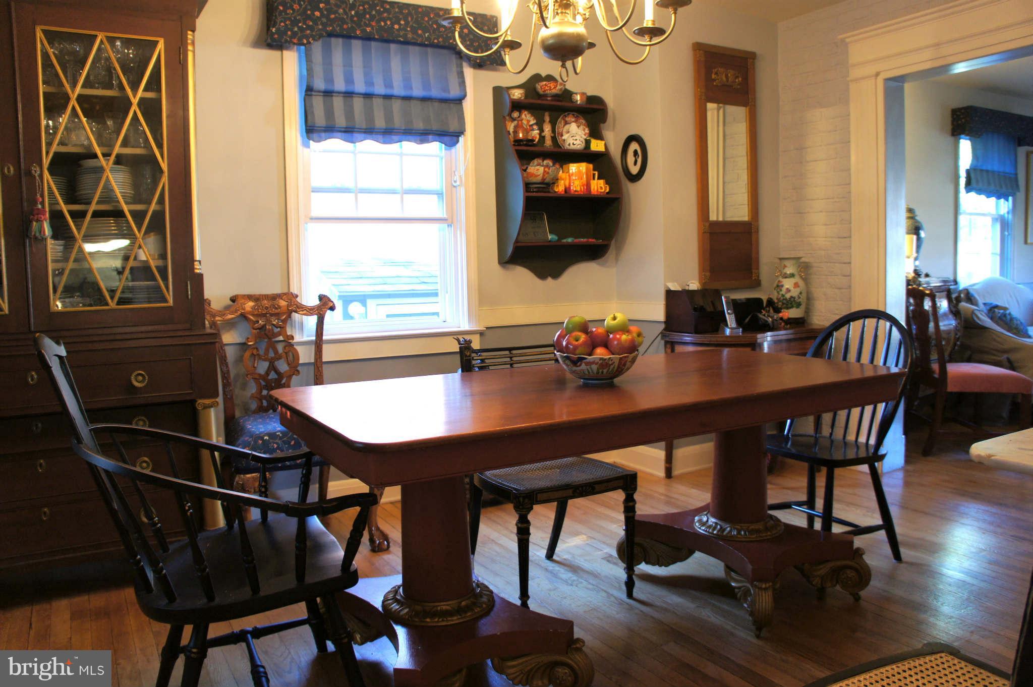 151 Stanmore Road Baltimore, MD 21212 - Photo 6 of 29 a dining room with furniture and window