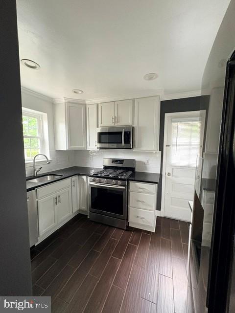 5909 Gloucester Avenue Springfield, VA 22150 - Photo 6 of 20 Kitchen