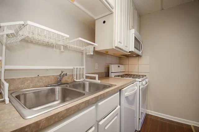 $1,300 | 1750 North Marywood Avenue, Unit 511, Aurora, IL 60505