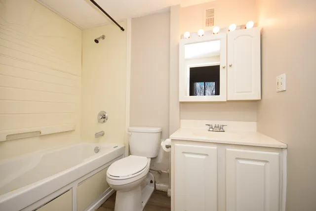 $1,300 | 1750 North Marywood Avenue, Unit 511, Aurora, IL 60505