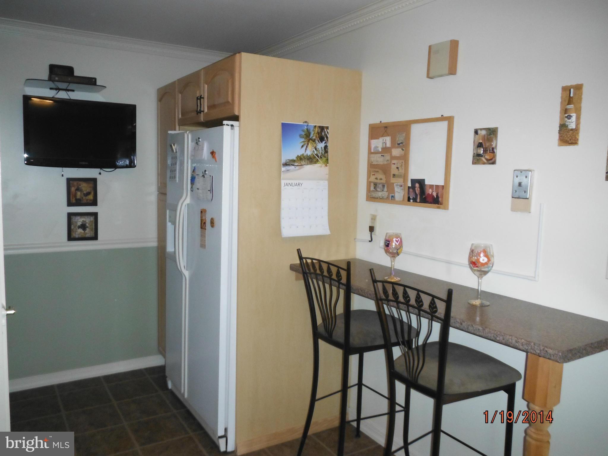 9903 Maidbrook Road Baltimore, MD 21234 - Photo 17 of 30 Kitchen Breakfast Bar