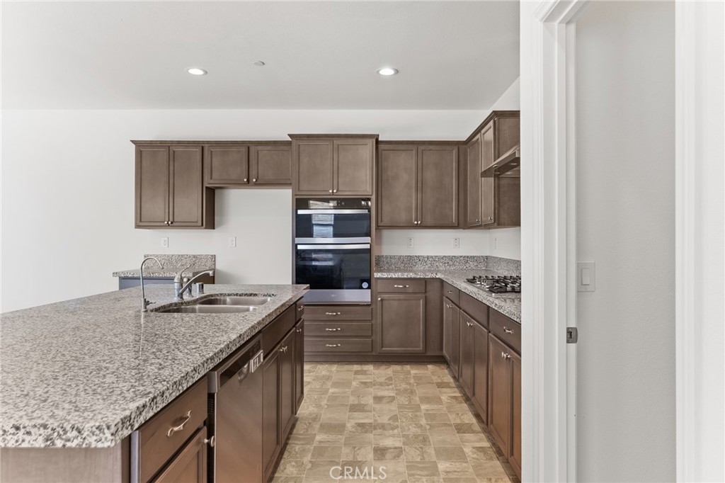 774 Green Court Perris, CA 92571 - Photo 8 of 35