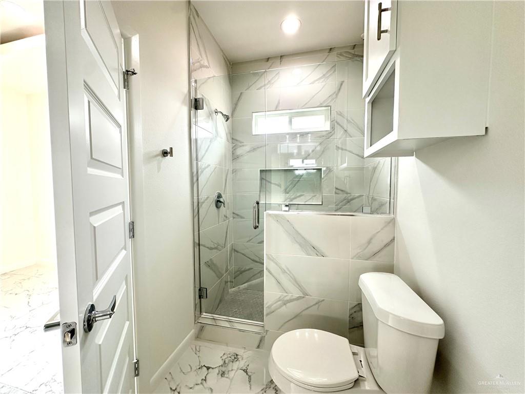 2404 East Viviana Street, Unit 1 Edinburg, TX 78542 - Photo 8 of 14 a bathroom with a toilet sink and shower