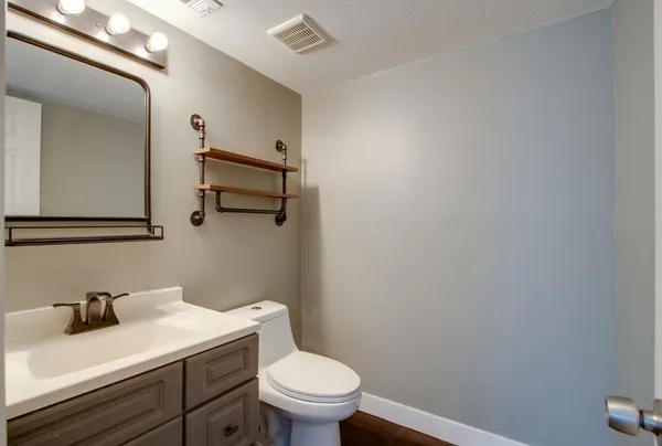 $2,500 | 319 Stoneledge Drive, Irving, TX 75063