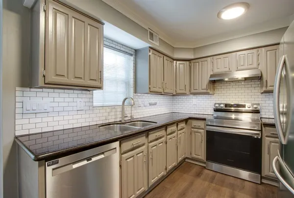 $2,500 | 319 Stoneledge Drive, Irving, TX 75063