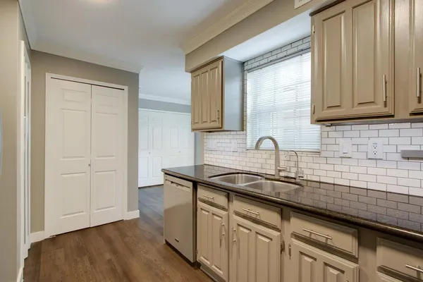 $2,500 | 319 Stoneledge Drive, Irving, TX 75063