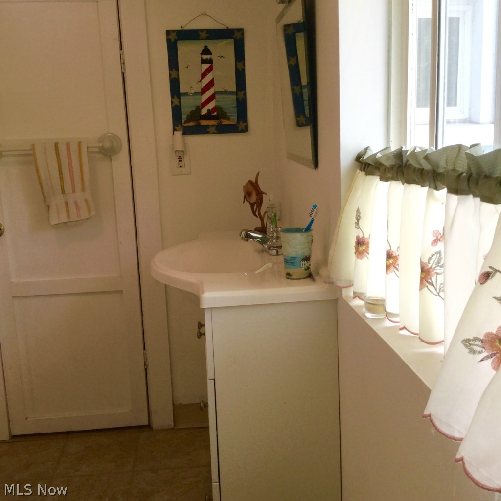 5467 Middle Ridge Road Madison, OH 44057 - Photo 14 of 25 Gallery Image 14
