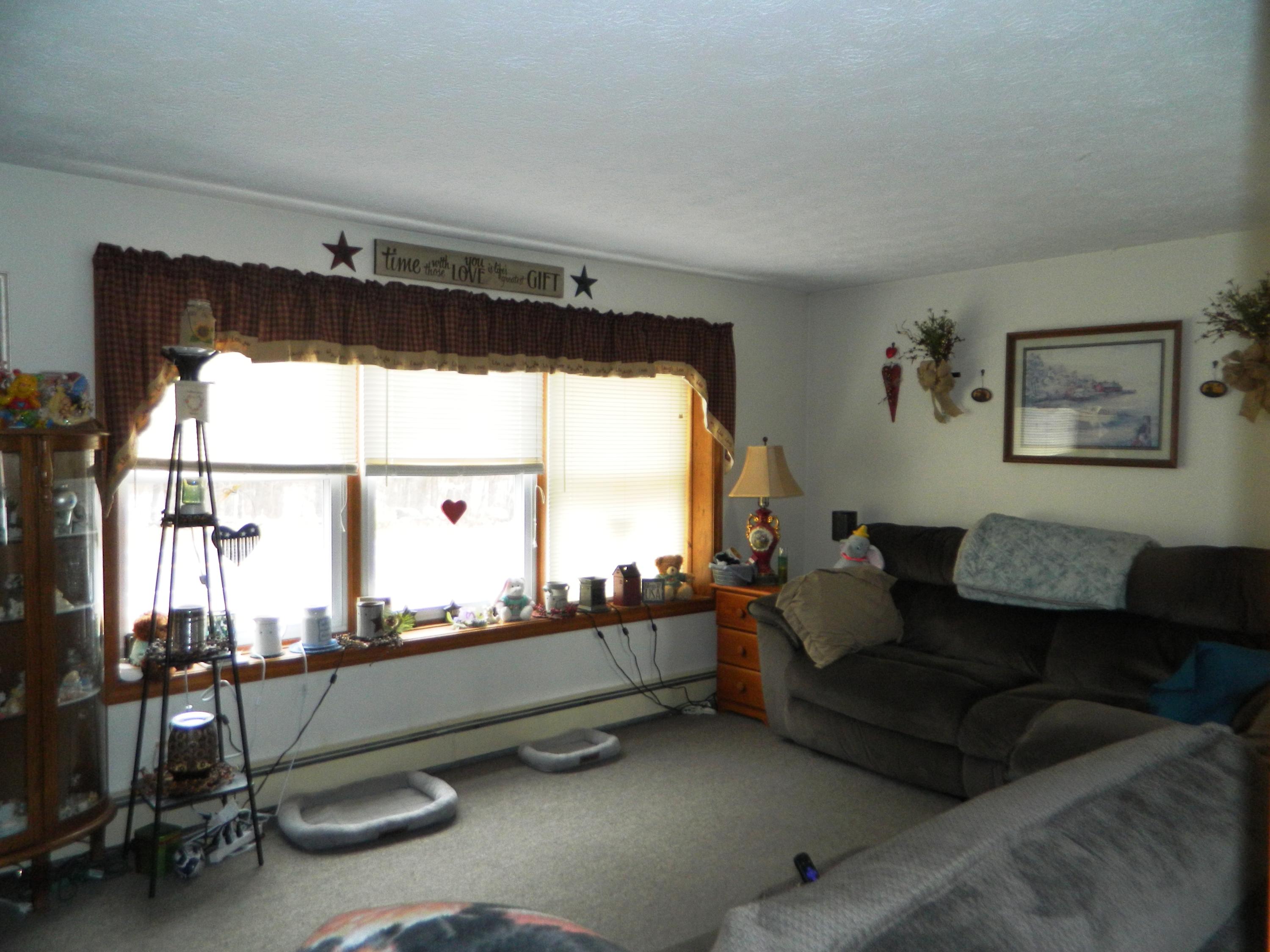 387 Main Street Springvale, ME 04083 - Photo 15 of 17 Unit A Living Room I - 387 Main Street S