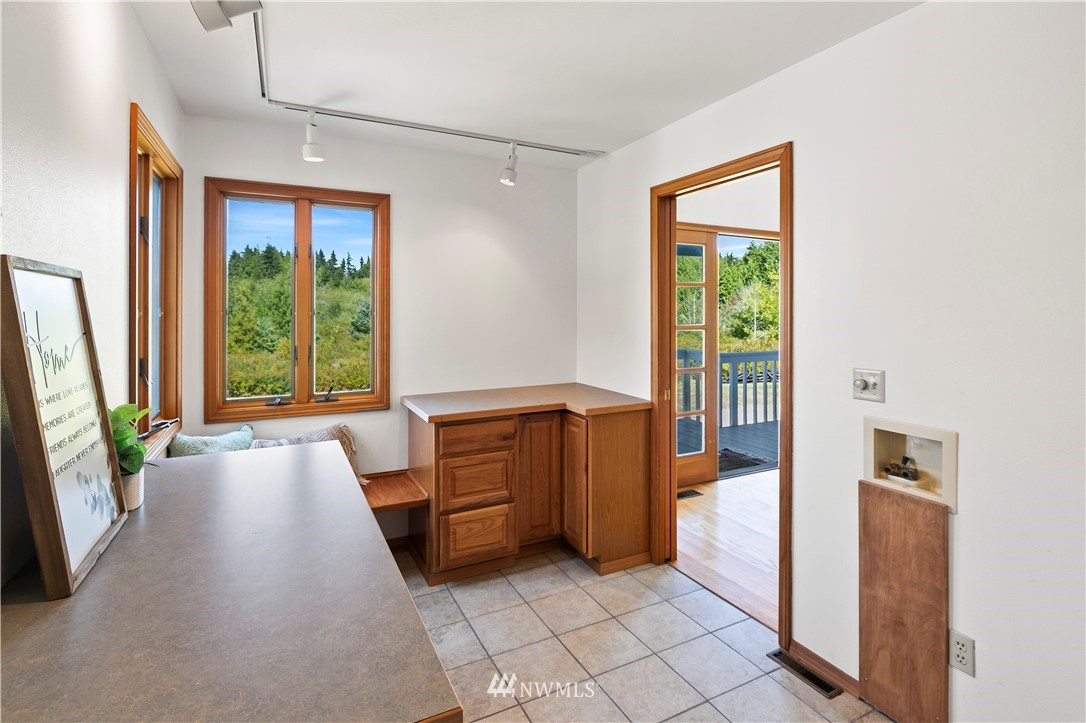 82 Hogan Road Hoquiam, WA 98550 - Photo 3 of 35 Gallery Image 3