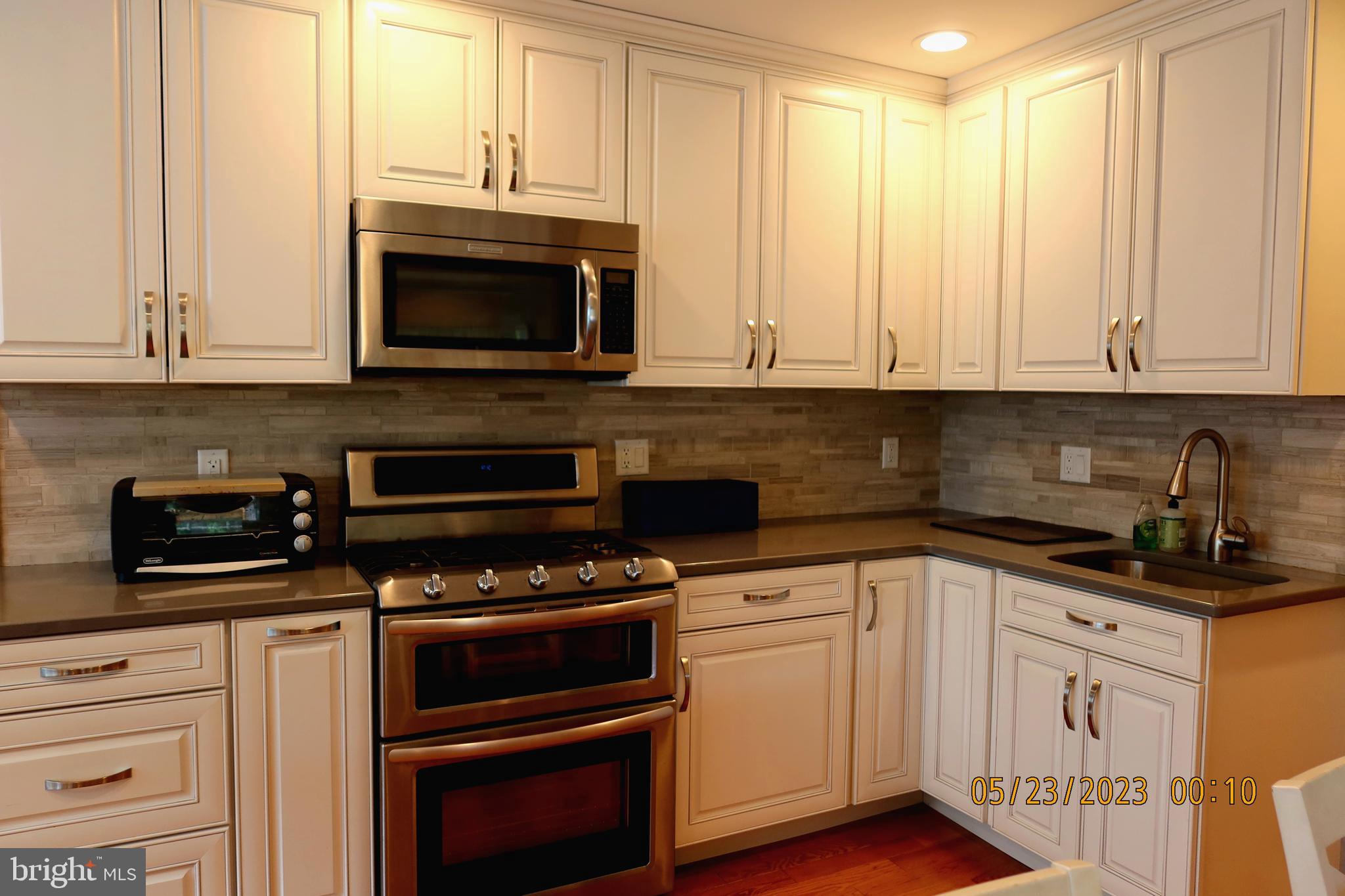 2202 Oxeye Road Baltimore, MD 21209 - Photo 12 of 51 Kitchen